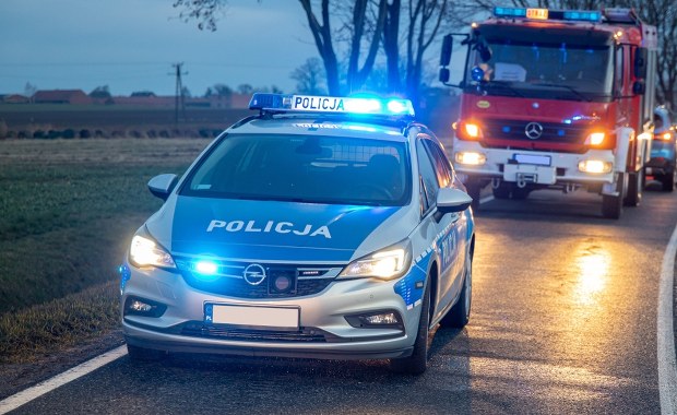 Tragedia na krajowej "74". W wypadku zginął kierowca osobówki