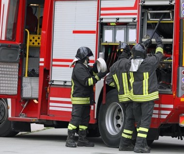 Tragedia na krajowej "9". Auto w płomieniach, zginęła 68-letnia kobieta 