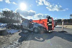 Tragedia na krajowej "8": W tirze pękła opona. Zginęły 3 osoby, 4 są ranne