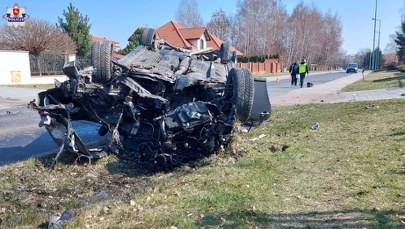 Tragedia na Lubelszczyźnie. Dachowało auto, w środku 10 nastolatków