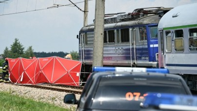 Tragedia na Podkarpaciu. Samochód wjechał pod rozpędzony pociąg