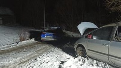 Tragedia na Podkarpaciu: Zwęglone zwłoki w spalonym samochodzie 