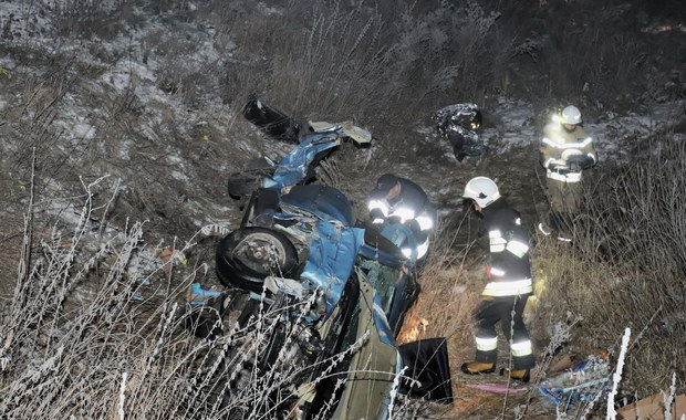 Tragedia na przejeździe kolejowym: Nie żyje kobieta i 2-letnie dziecko