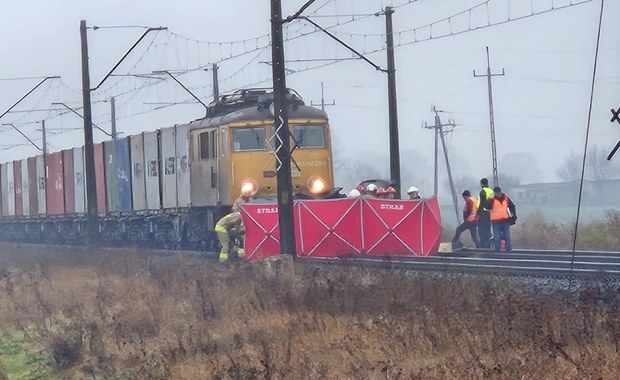 Tragedia na przejeździe kolejowym. Zginęły dwie osoby