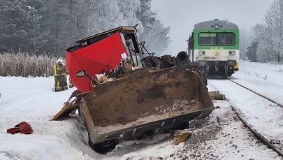 Tragedia na przejeździe. Szynobus z pasażerami wjechał w koparkę