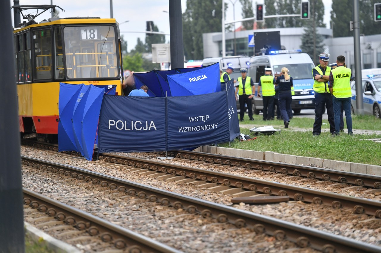 Tragedia na torach. Drzwi tramwaju przytrzasnęły 5-latka. Dziecko nie żyje