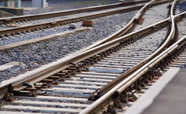 Tragedia na torach. Ruch pociągów w stronę Krakowa wstrzymany