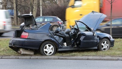Tragedia na Ursynowie. Ciężarówka wjechała w osobówkę, zginął kierowca