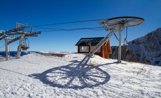 Tragedia na wyciągu w Czarnogórze. Narciarz spadł z 70 metrów 