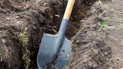 Tragedia podczas budowy kanalizacji. Ziemia przysypała 31-latka  