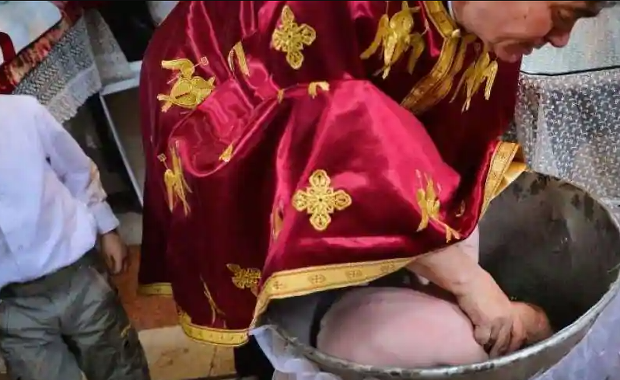 Tragedia podczas ceremonii chrztu. Nie żyje 6-tygodniowe niemowlę