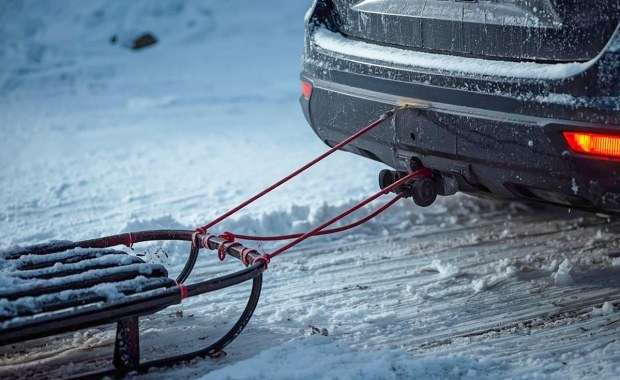 Tragedia podczas kuligu. Mężczyzna uderzył głową w słup energetyczny