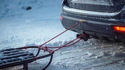 Tragedia podczas kuligu. Mężczyzna uderzył głową w słup energetyczny