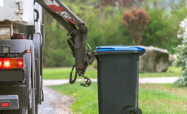 Tragedia w Częstochowie: Kobieta zginęła pod kołami śmieciarki