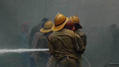 Tragedia w Indiach. W płomieniach życie straciło 20 osób