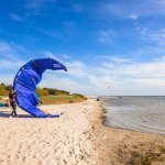 Tragedia w Jastarni. Silny wiatr porwał 59-letniego kitesurfera