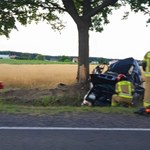 Tragedia w Łódzkiem. Auto uderzyło w drzewo, nie żyją dwie osoby