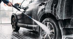 Tragedia w myjni samochodowej. Nie żyje mężczyzna, który wpadł do kanału