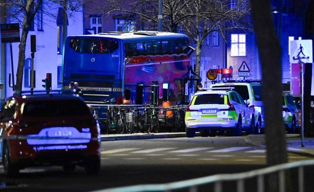 Tragedia w Sztokholmie: Autobus wjechał w przystanek, są zabici i ranni