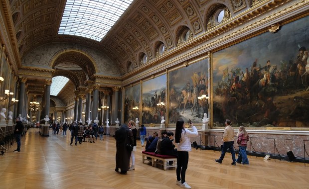 Tragedia w Wersalu. Nie żyje 10-letnia turystka