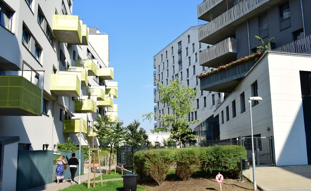 Tragedia w Wiedniu. 11-latek z zaburzeniami wyrzucił przez balkon braciszka  