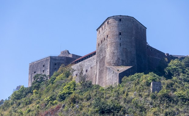 Tragedia w XIX-wiecznej twierdzy. Dziesiątki osób nie żyją
