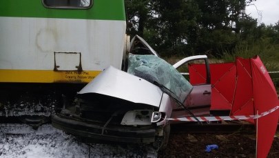 Tragedia w Zabieżkach. Małżeństwo zginęło w zderzeniu osobówki i pociągu