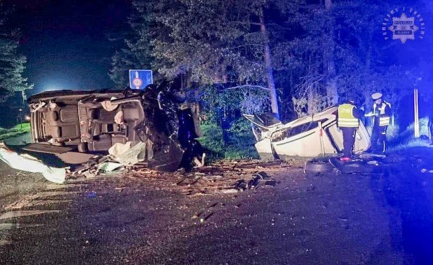 Tragiczna czołówka na łuku. 31-latek nie przeżył, kobieta walczy o życie