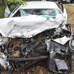 Tragiczna czołówka na łuku. Kobieta nie żyje, dzieci w szpitalu 