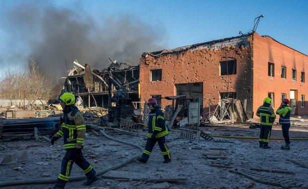 ​Tragiczna sobota w Ukrainie: 500 pocisków poleciało na Kijów, dron uderzył w pociąg