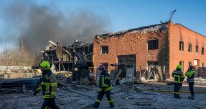 ​Tragiczna sobota w Ukrainie: 500 pocisków poleciało na Kijów, dron uderzył w pociąg