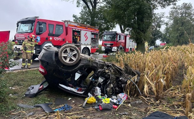 Tragiczne dachowanie. Kierowca nie przeżył