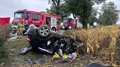 Tragiczne dachowanie. Kierowca nie przeżył