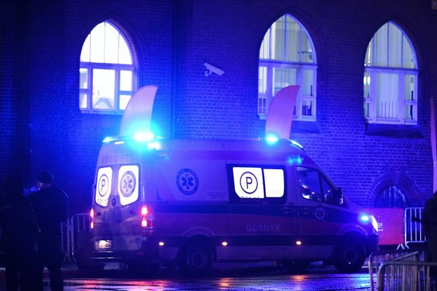 Tragiczne wydarzenia rozegrały się w Gdańsku w trakcie miejskiego finału WOŚP. Zdj. sprzed szpitala, do którego po ataku nożownika trafił prezydent Adamowicz /Adam Warżawa /PAP