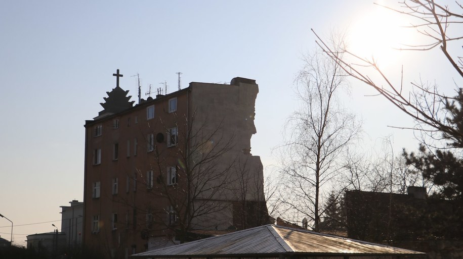 Tragiczne wydarzenia rozegrały się w niedzielny poranek: w wyniku wybuchu zawaliła się część kamienicy na poznańskim Dębcu /Michał Dukaczewski /RMF FM