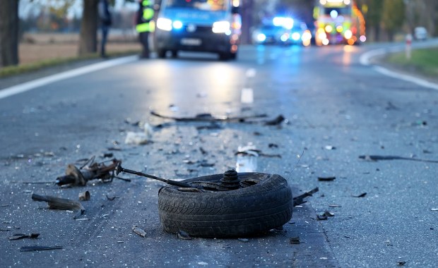 Tragiczne zderzenie ciągnika z osobówką. Jedna osoba zginęła, cztery ranne