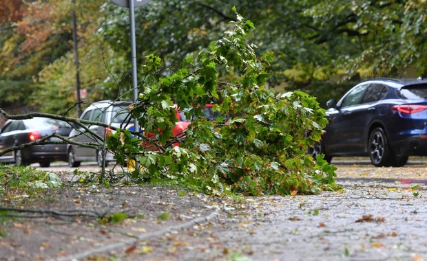 Tragiczny bilans wichur: 1 osoba nie żyje, 18 rannych, 400 budynków uszkodzonych