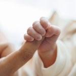 ojciec Tragiczny finał dwumiesięcznej walki o życie pobitego niemowlęcia. Wyrok dla ojca