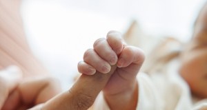 Tragiczny finał dwumiesięcznej walki o życie pobitego niemowlęcia. Wyrok dla ojca