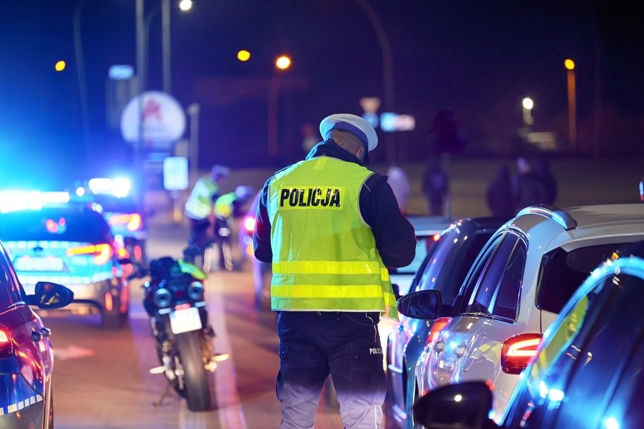 Tragiczny finał poszukiwań nastolatków /Shutterstock