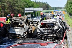 Tragiczny karambol pod Szczecinem: Zderzyło się 7 aut, część spłonęła