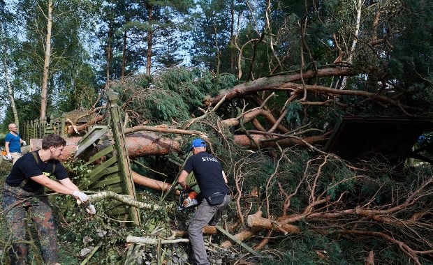 Tragiczny obóz, zniszczone domy, miliony połamanych drzew. Mija rok po katastrofalnych nawałnicach