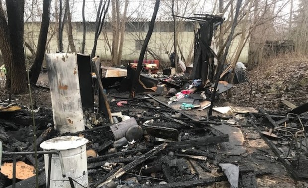 Tragiczny pożar altanki w Warszawie. "Nie można przejść obojętnie obok śmierci 6 osób"