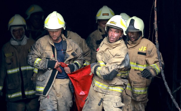 Tragiczny pożar budynku biurowego. Wiele osób nie żyje