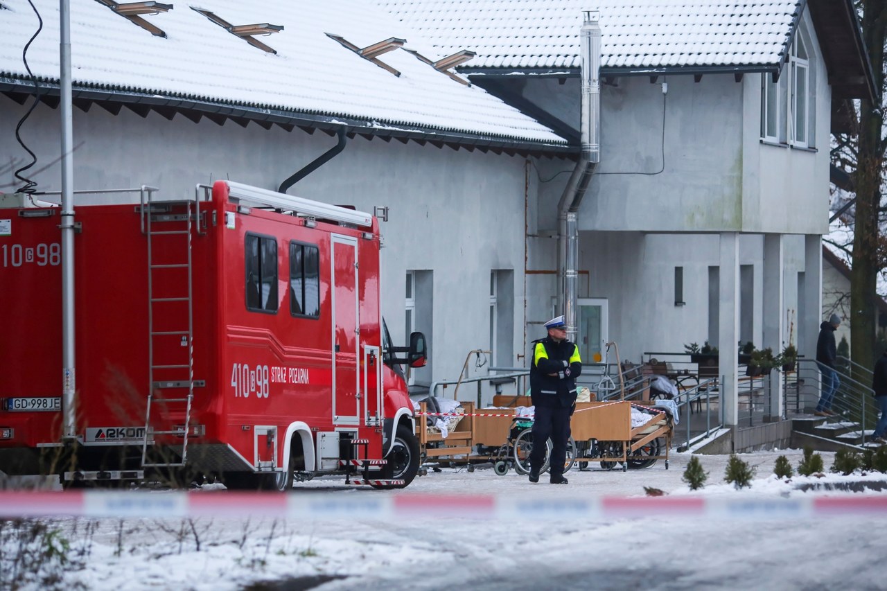 Tragiczny pożar hospicjum w Chojnicach. Straż pożarna musiała wyważać drzwi