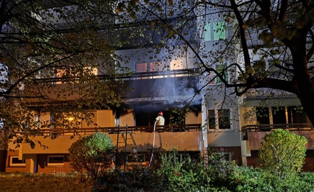Tragiczny pożar w bloku. Nie żyje jedna osoba, są ranni