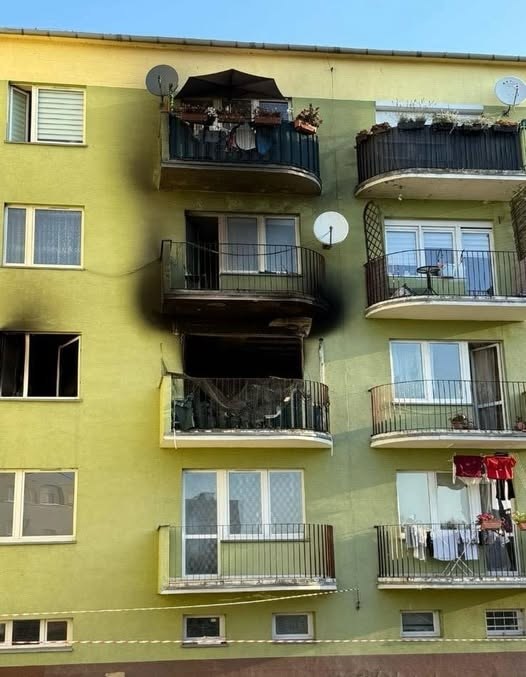 Tragiczny pożar w bloku w Brzegu Dolnym. /Komenda Powiatowa Państwowej Straży Pożarnej w Wołowie  /