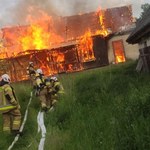 Tragiczny pożar w Jeżowcu. Nie żyje kobieta, ranni policjanci
