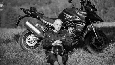 Tragiczny wpadek w Słupsku. Policjant kierujący motocyklem zmarł