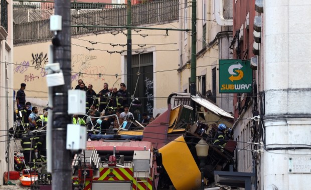​Tragiczny wypadek kolejki linowej w Lizbonie. Są ofiary śmiertelne i wielu rannych  